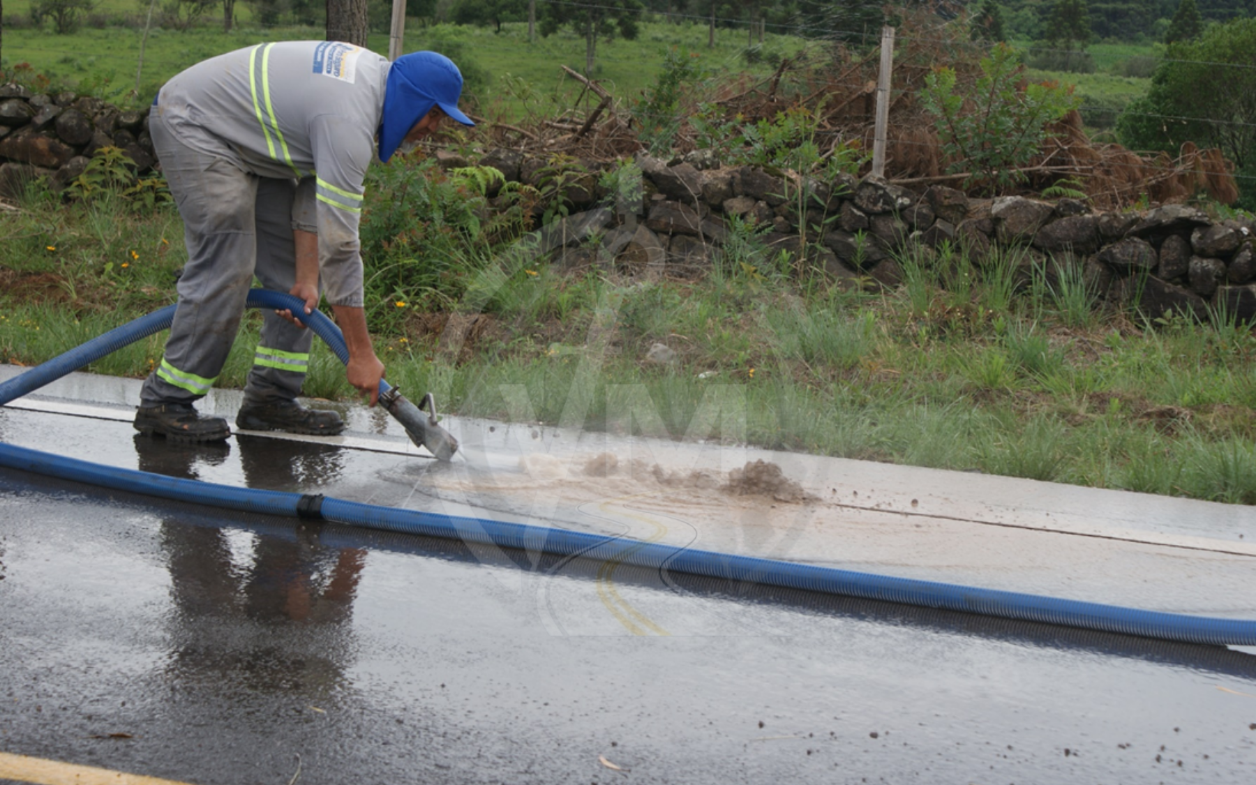 Etapa 2 - Limpeza da microvala para instalação do dreno